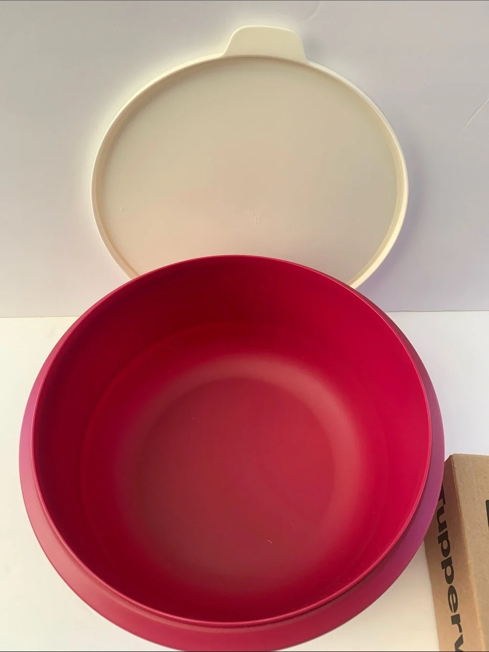 Tupperware Burgundy Bowl with Cream Lid 6 L (25 1/4 Cups)